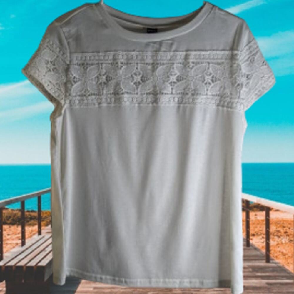 Shein small NWOT cream with accent embroidery cap sleeves polyester woman's top